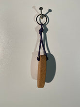 Lade das Bild in den Galerie-Viewer, Floating keychain
