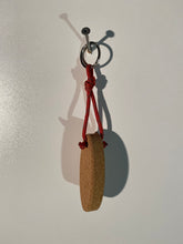 Lade das Bild in den Galerie-Viewer, Floating keychain
