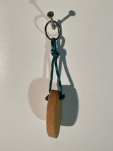 Lade das Bild in den Galerie-Viewer, Floating keychain
