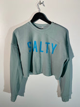 Lade das Bild in den Galerie-Viewer, Women`s Cropped Crew Fleece &quot;SALTY&quot;
